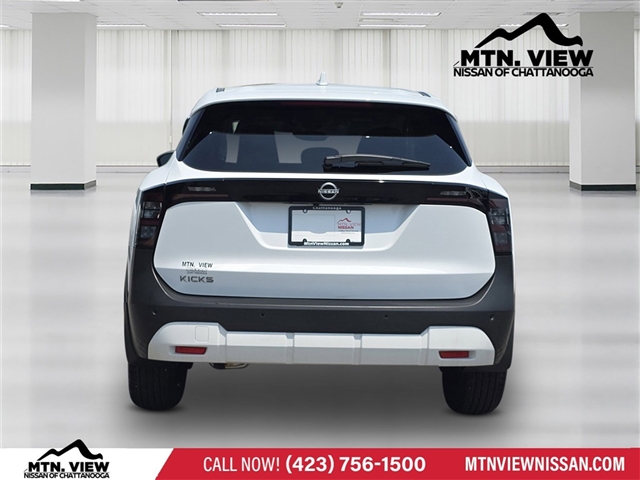 2025 Nissan Kicks SV