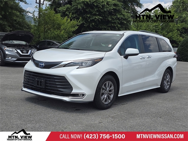 2024 Toyota Sienna XLE 8-Passenger