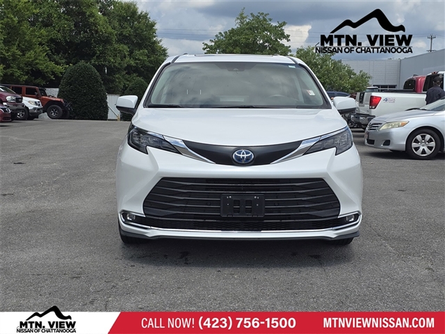 2024 Toyota Sienna XLE 8-Passenger