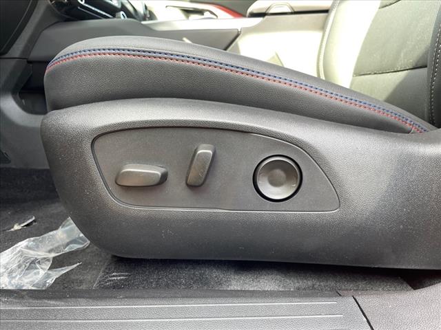2025 Chevrolet Equinox EV RS - Photo 13