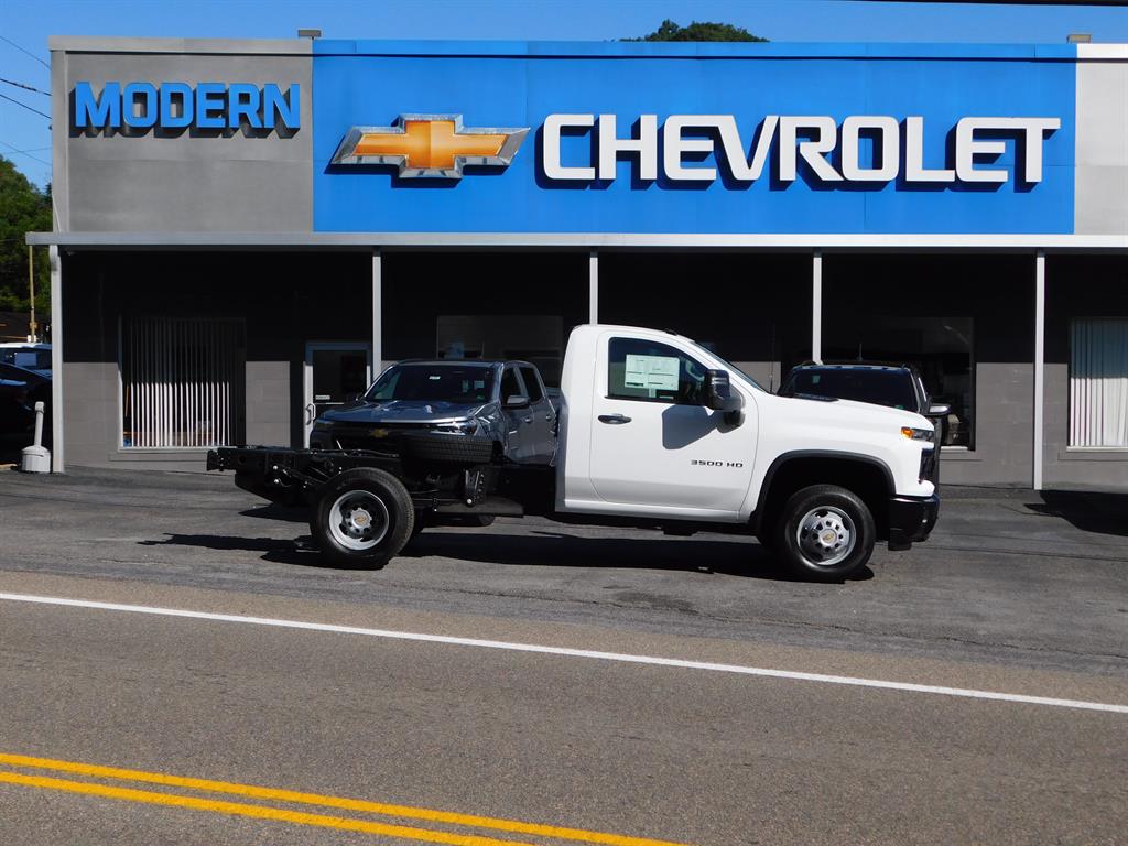 2026 Chevrolet Silverado 3500HD CC Work Truck
