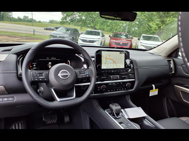2025 Nissan Pathfinder Platinum
