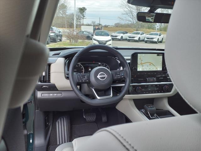 2025 Nissan Pathfinder SL