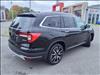 2022 Honda Pilot Touring w/Rear Captain's Chairs