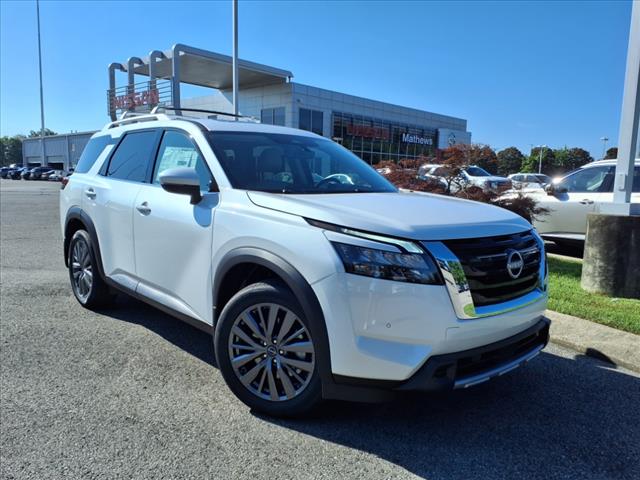 2025 Nissan Pathfinder SL