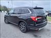 2022 Honda Pilot Touring w/Rear Captain's Chairs