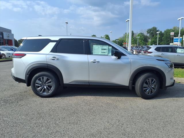 2025 Nissan Pathfinder S