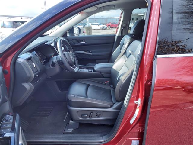 2024 Nissan Pathfinder SL