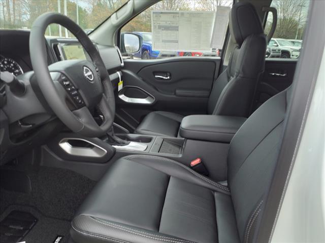 2025 Nissan Frontier SL