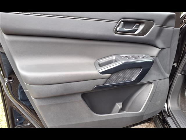 2025 Nissan Pathfinder S