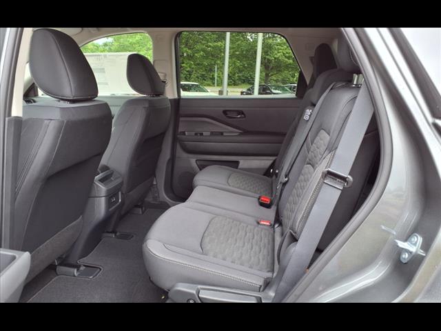 2025 Nissan Pathfinder S