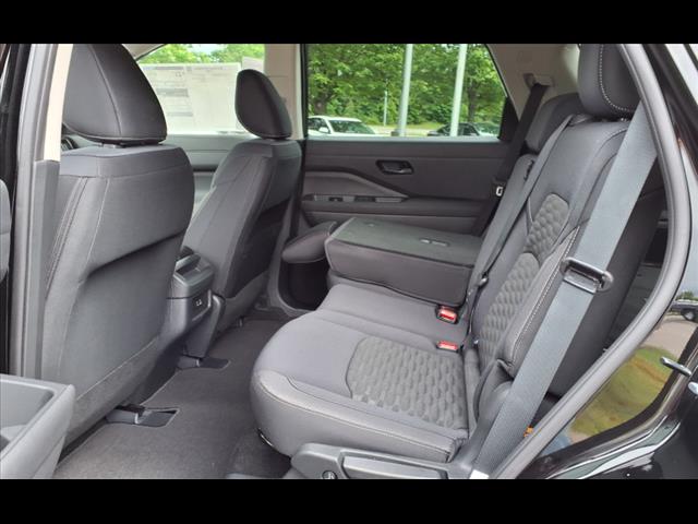 2025 Nissan Pathfinder S