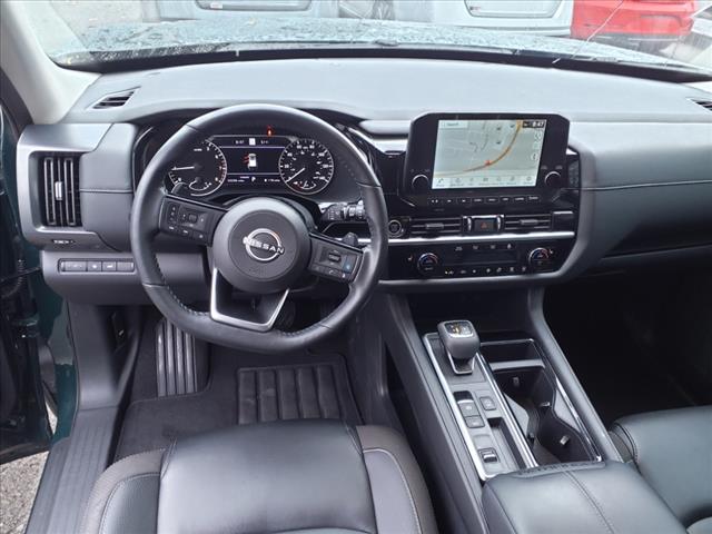 2023 Nissan Pathfinder SL