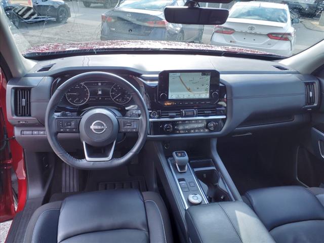 2024 Nissan Pathfinder SL