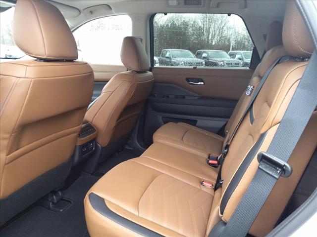 2025 Nissan Pathfinder Platinum