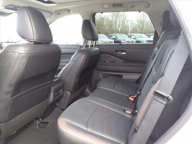 2025 Nissan Pathfinder Platinum