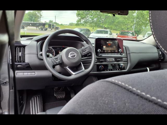 2025 Nissan Pathfinder S