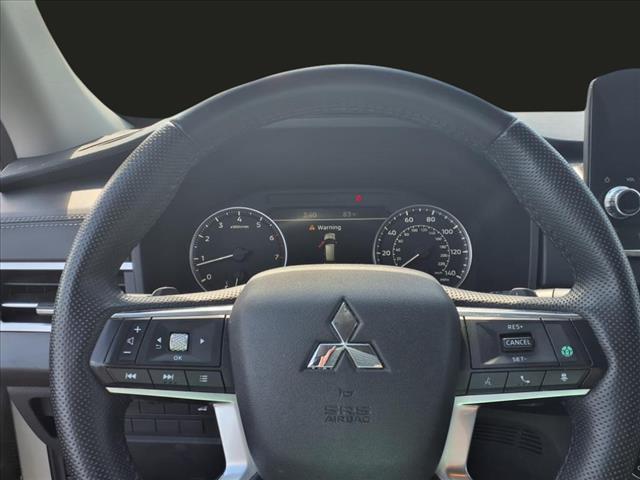 2023 Mitsubishi Outlander SE
