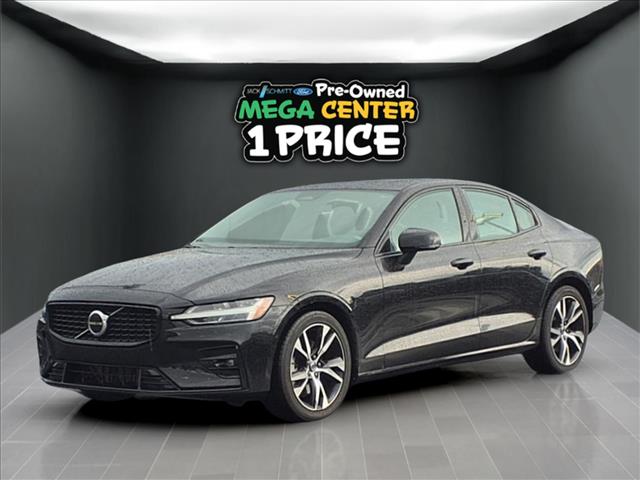 2024 Volvo S60 Core Dark Theme