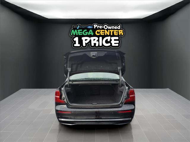 2024 Volvo S60 Core Dark Theme