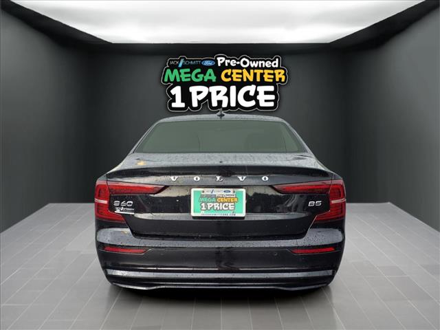 2024 Volvo S60 Core Dark Theme