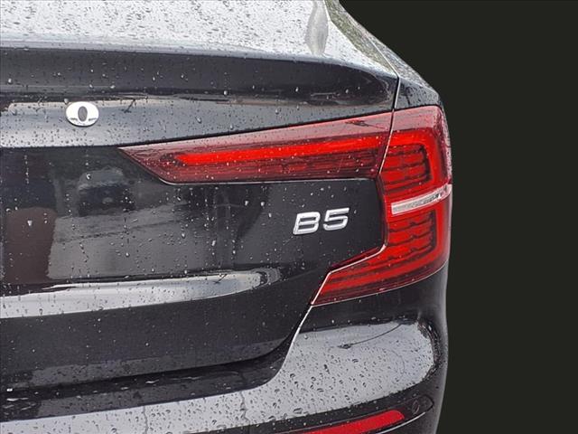 2024 Volvo S60 Core Dark Theme