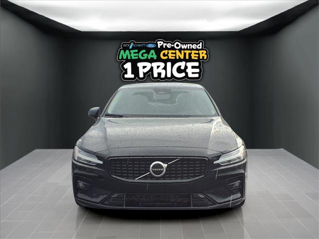 2024 Volvo S60 Core Dark Theme