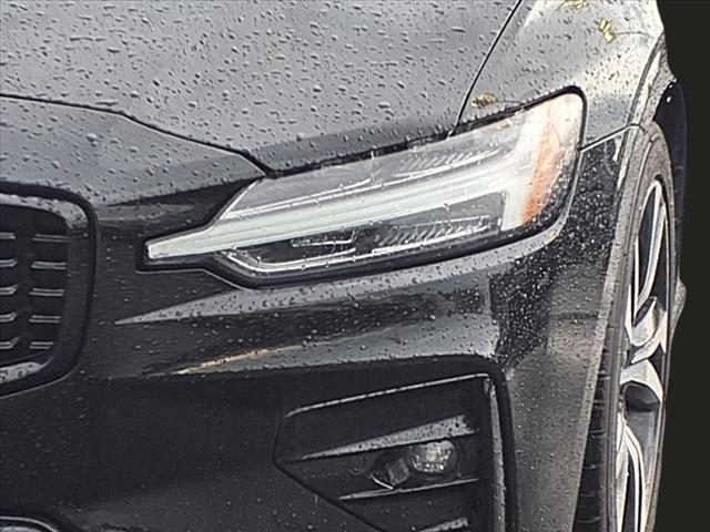 2024 Volvo S60 Core Dark Theme