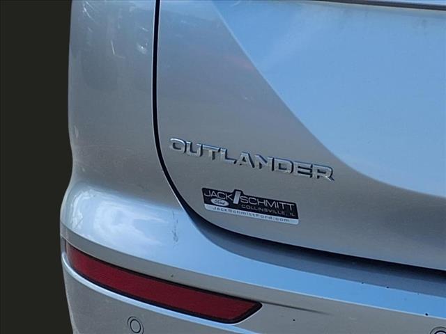 2023 Mitsubishi Outlander SE