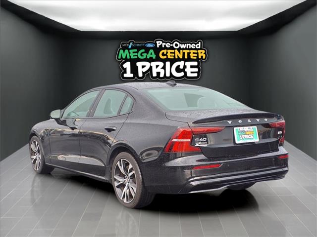 2024 Volvo S60 Core Dark Theme