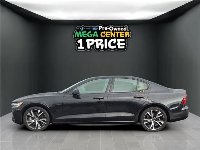 2024 Volvo S60 Core Dark Theme