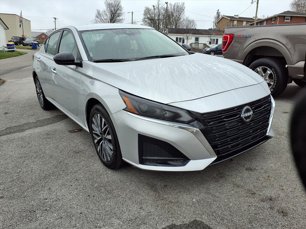 2025 Nissan Altima 2.5 SV - main photo