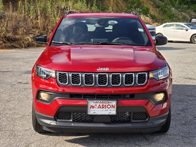 2025 Jeep Compass Latitude 4WD w/ Apple Carplay and Remote Start