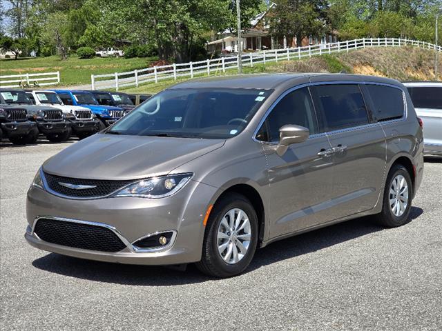 2018 Chrysler Pacifica Touring Plus w/ Remote Start and 3rd Row Seating