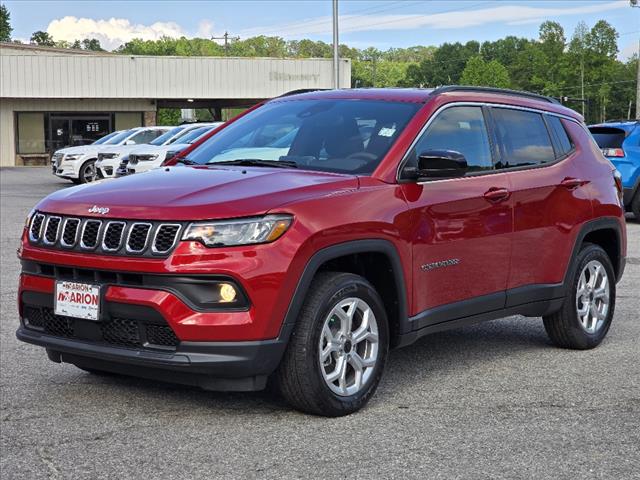 2025 Jeep Compass Latitude 4WD w/ Apple Carplay and Remote Start