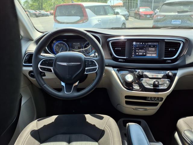 2022 Chrysler Voyager LX