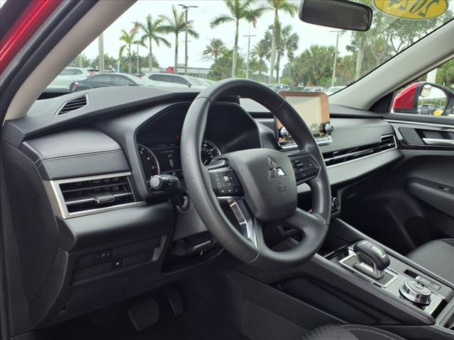 2024 Mitsubishi Outlander ES