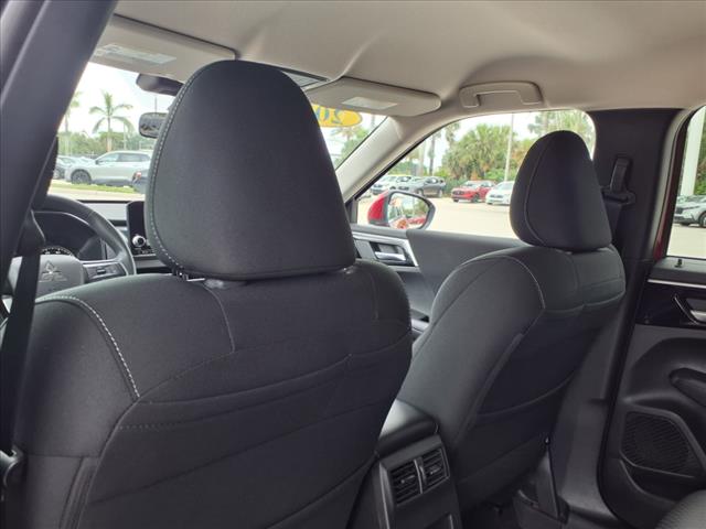 2024 Mitsubishi Outlander ES