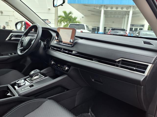 2024 Mitsubishi Outlander ES