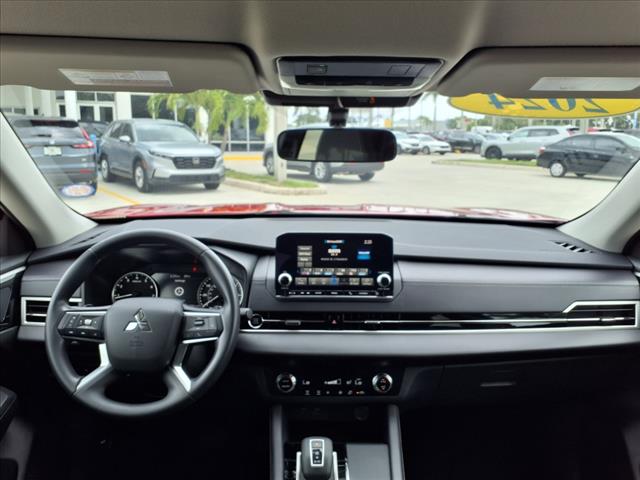 2024 Mitsubishi Outlander ES