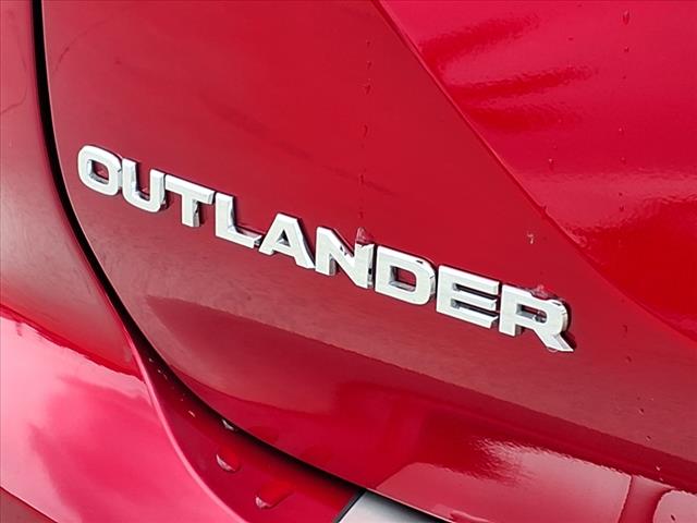 2024 Mitsubishi Outlander ES