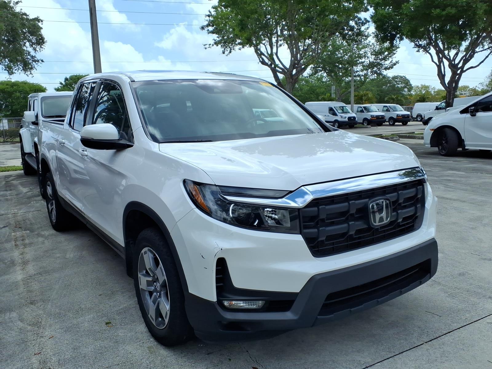 View vehicle photo 5