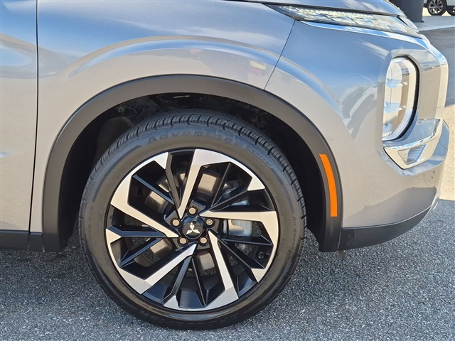 2023 Mitsubishi Outlander SE:30052N