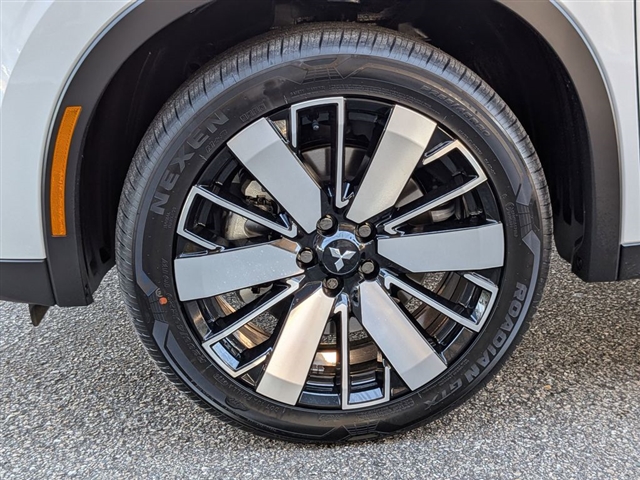 2025 Mitsubishi Outlander SE:MI30020