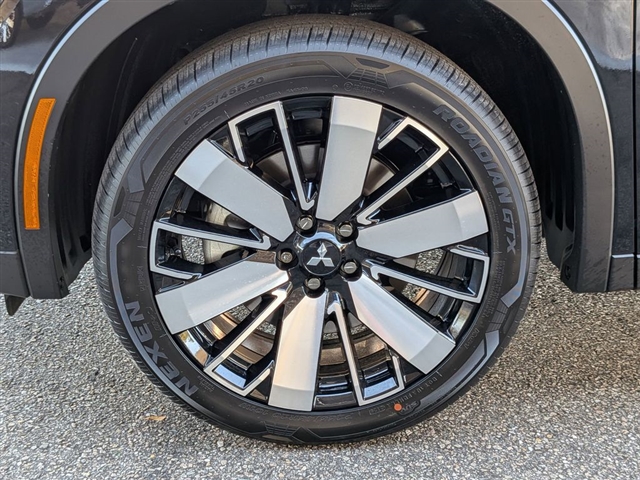 2025 Mitsubishi Outlander SE:MI30030