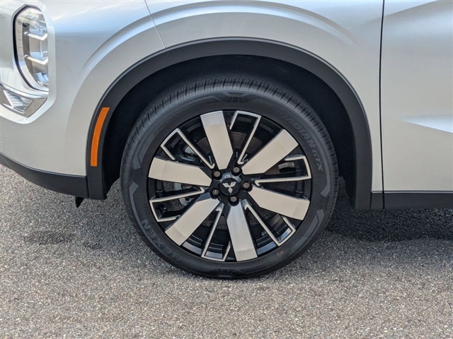 2025 Mitsubishi Outlander SE:MM39600