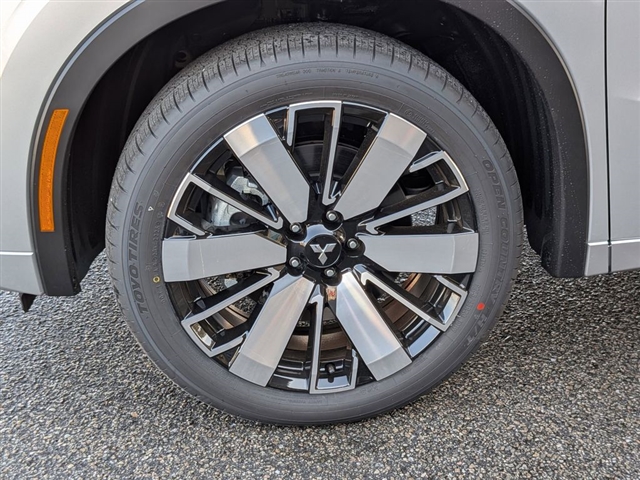 2026 Mitsubishi Outlander Black Edition:MI30100