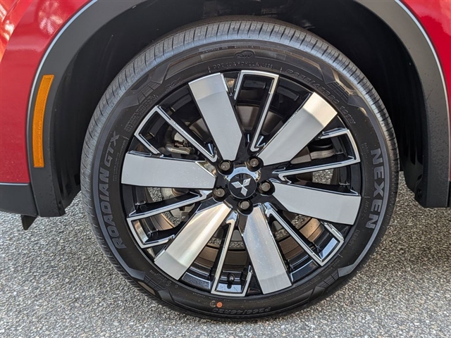 2025 Mitsubishi Outlander SE:MI30000