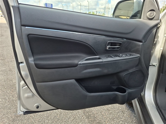2027 Mitsubishi Outlander Sport LE:MI330610