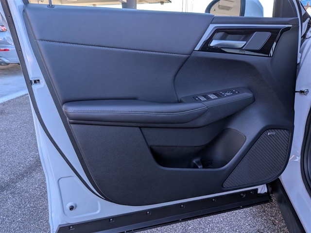 2025 Mitsubishi Outlander SE:MI30020